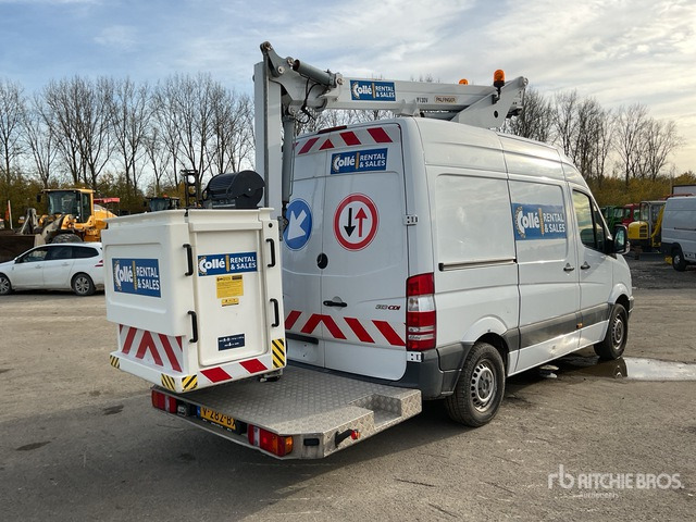 Mercedes-Benz mobiele kraan - Emelőkosaras teherautó: 4 kép. Mercedes-Benz mobiele kraan - Emelőkosaras teherautó: 4 kép.