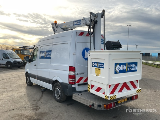 Mercedes-Benz mobiele kraan - Emelőkosaras teherautó: 3 kép. Mercedes-Benz mobiele kraan - Emelőkosaras teherautó: 3 kép.