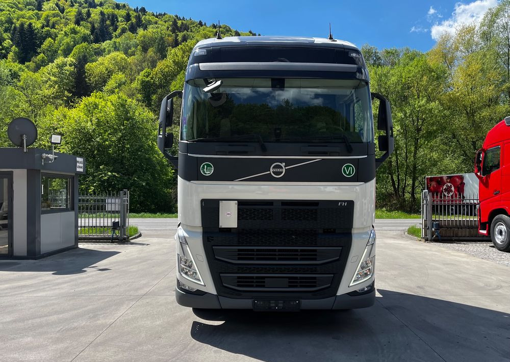Volvo FH 500 // Zamiana na starszy // EURO 6 // Standard // 2024 Rok // Parkclima // Globe XL // Skóry // Joystick // - Nyergesvontató: 3 kép. Volvo FH 500 // Zamiana na starszy // EURO 6 // Standard // 2024 Rok // Parkclima // Globe XL // Skóry // Joystick // - Nyergesvontató: 3 kép.