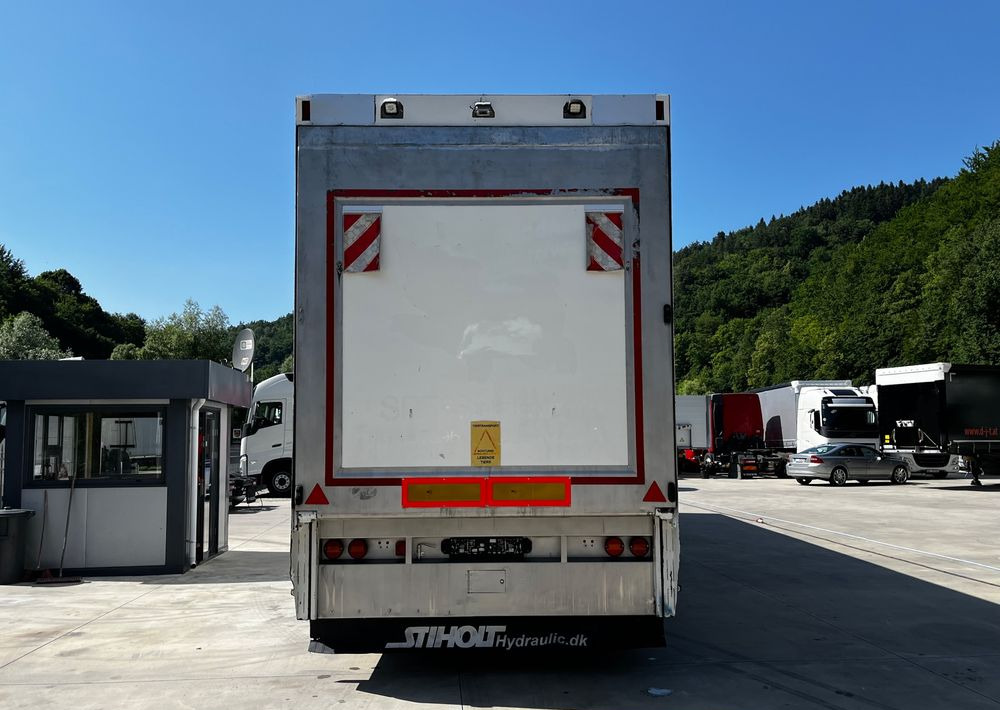 Pezzaioli HMK Industri // Do przewozu zwierząt // 2004 Rok // 3 Pokłady // Waga // Osi skrętne // Oznonacja // - Félpótkocsi állatszállító: 5 kép. Pezzaioli HMK Industri // Do przewozu zwierząt // 2004 Rok // 3 Pokłady // Waga // Osi skrętne // Oznonacja // - Félpótkocsi állatszállító: 5 kép.