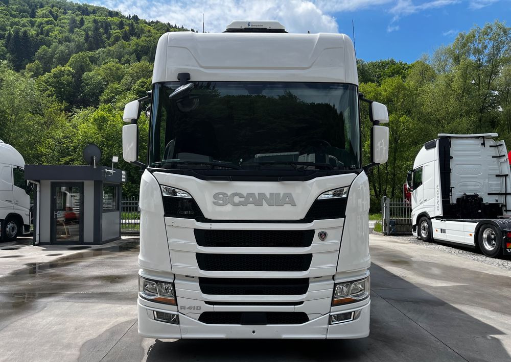 Scania R410 // 2018 Rok 6x2 // Retarder // Automat // Led // Navi // 77 // - Ponyvás teherautó: 2 kép. Scania R410 // 2018 Rok 6x2 // Retarder // Automat // Led // Navi // 77 // - Ponyvás teherautó: 2 kép.
