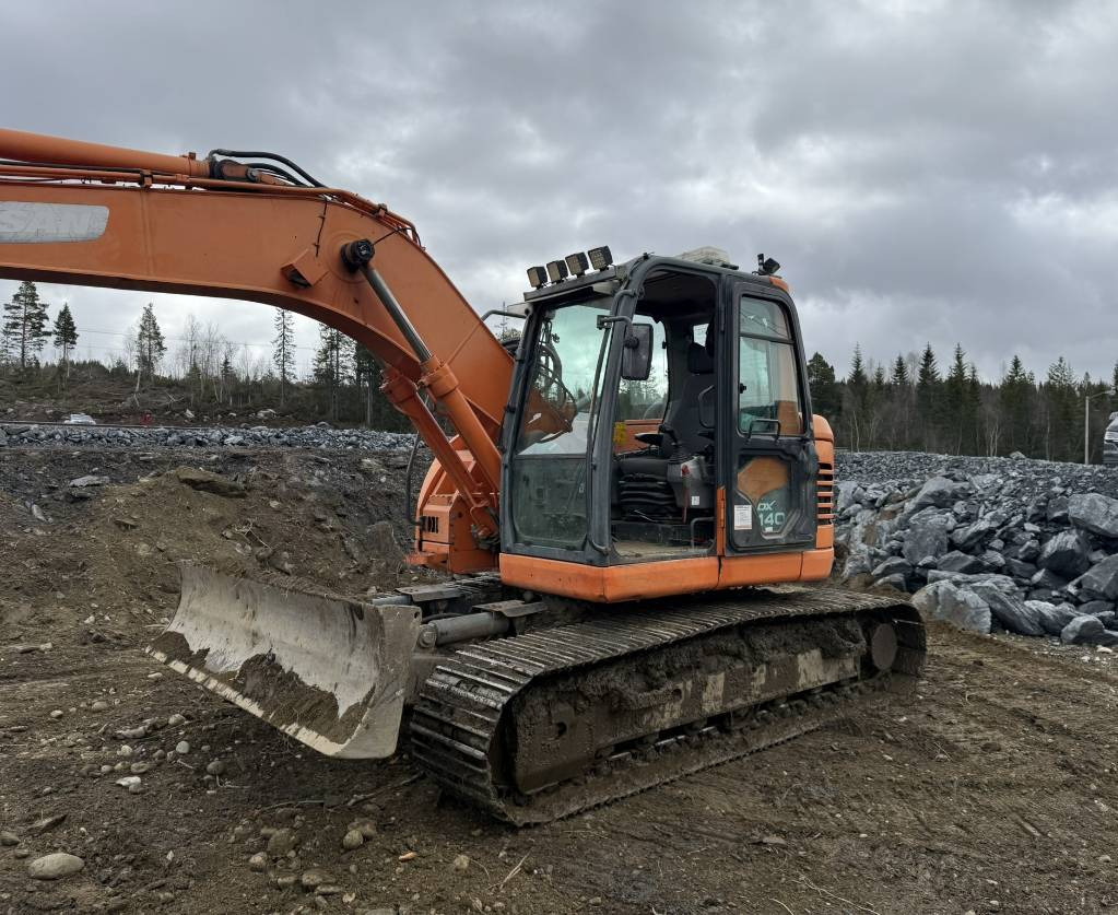 Doosan DX 140 LCR - Lánctalpas kotró: 2 kép. Doosan DX 140 LCR - Lánctalpas kotró: 2 kép.