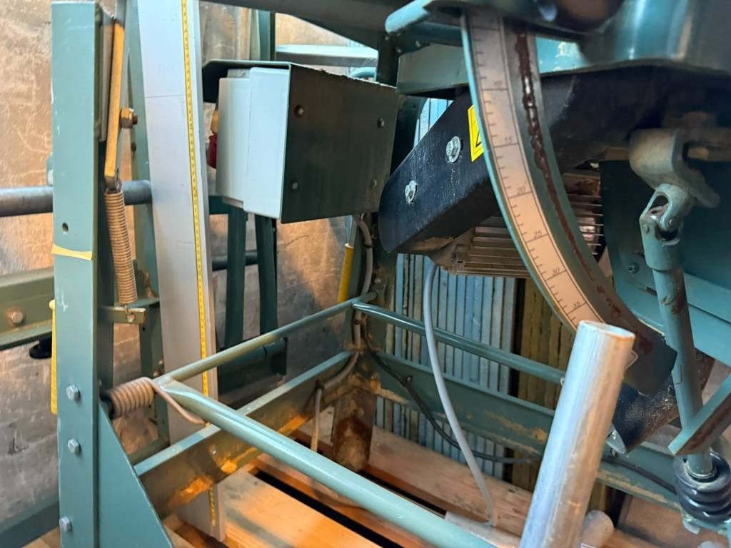 Ernex 1603 230/400 V gjerdesag med rullebord - Faipari gép: 5 kép. Ernex 1603 230/400 V gjerdesag med rullebord - Faipari gép: 5 kép.