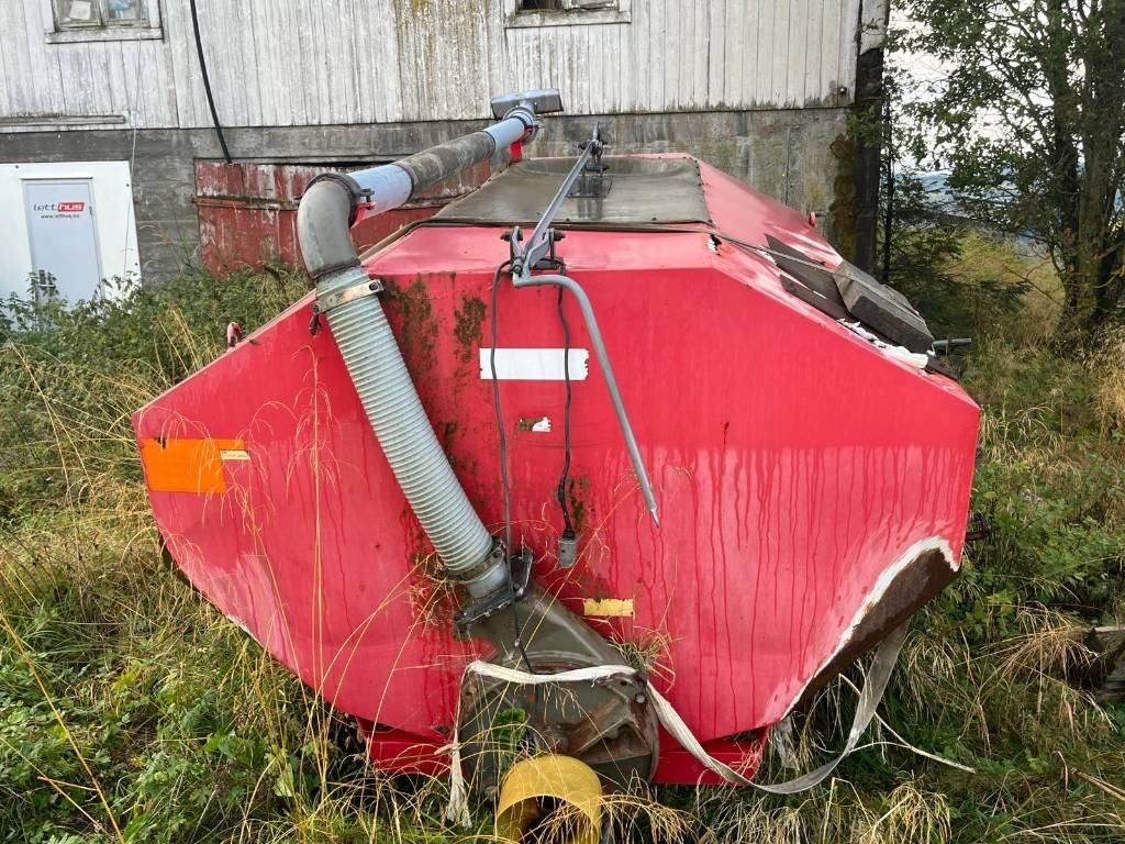 GB 4.8 Guffen Fertilizer Spreader - Szippantó tartálykocsi: 3 kép. GB 4.8 Guffen Fertilizer Spreader - Szippantó tartálykocsi: 3 kép.