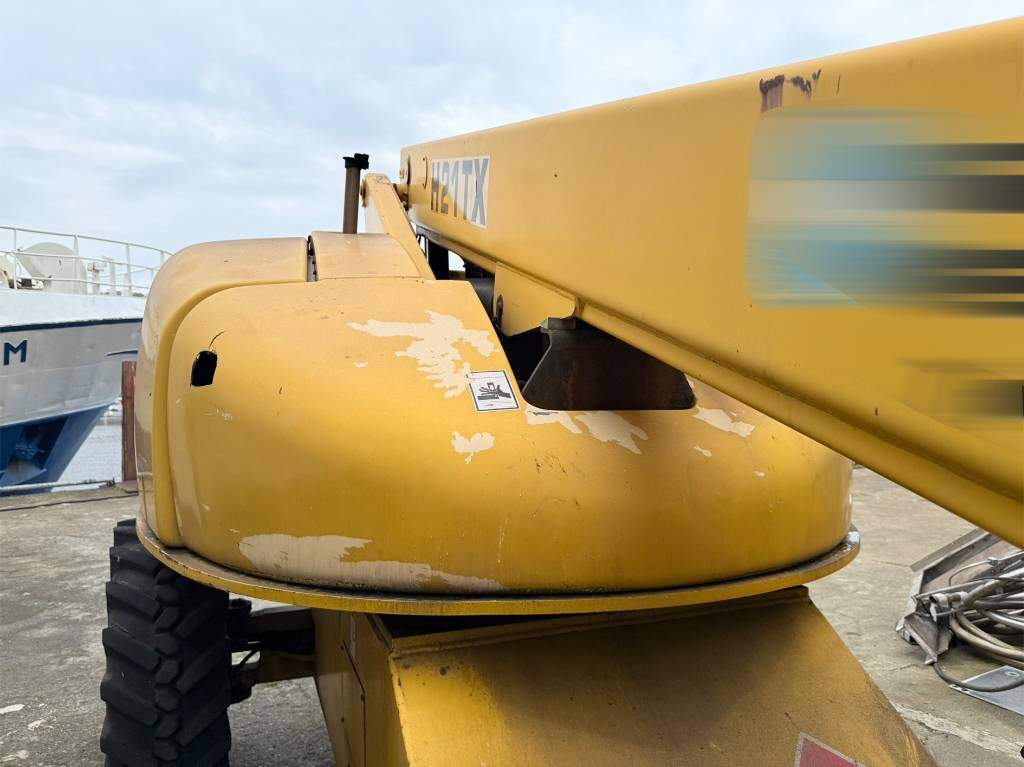Haulotte H 21 TX - Teleszkópos emelő: 3 kép. Haulotte H 21 TX - Teleszkópos emelő: 3 kép.