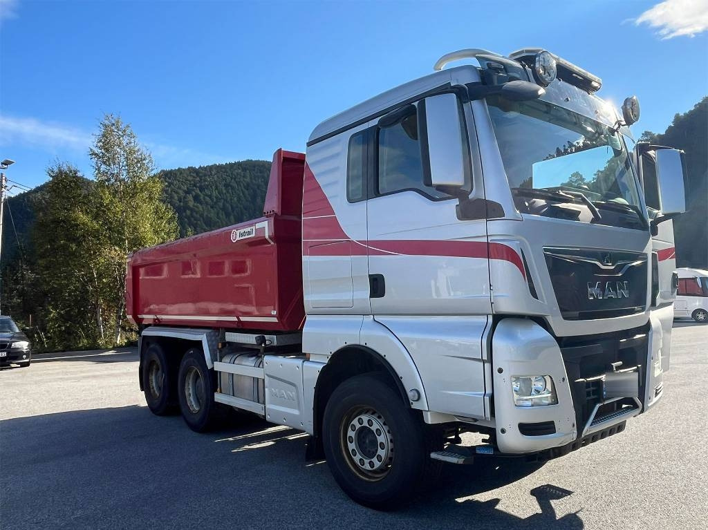 MAN TGX 26.580 6x4 - Billenőplatós teherautó: 1 kép. MAN TGX 26.580 6x4 - Billenőplatós teherautó: 1 kép.