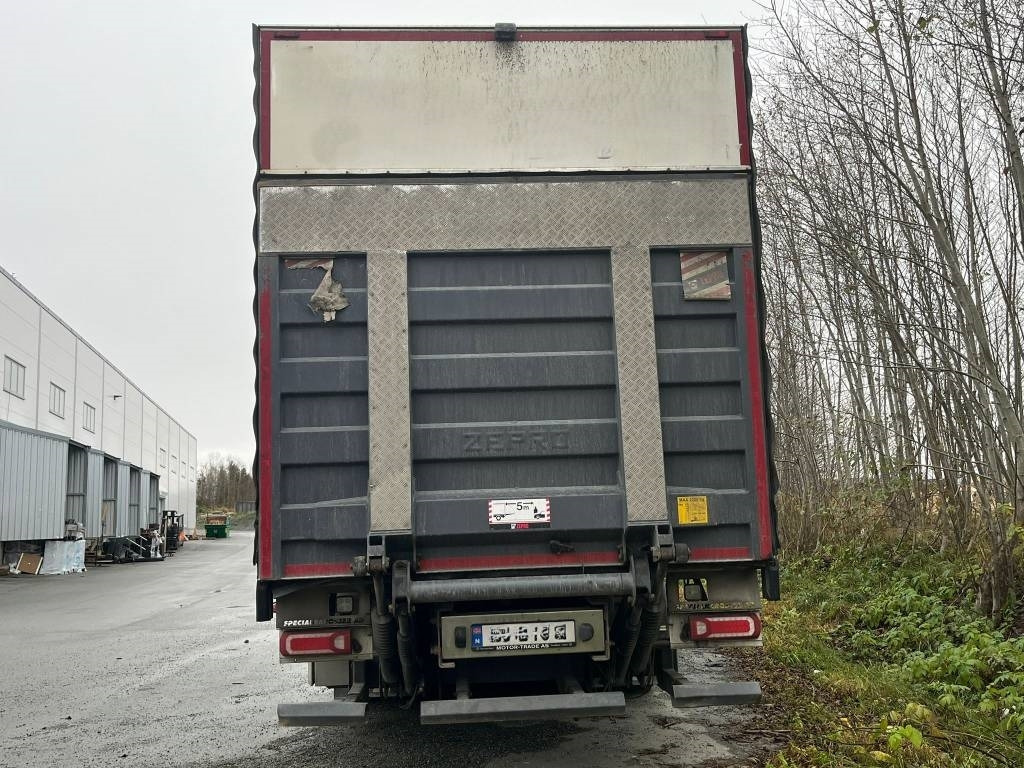 Mercedes-Benz Actros 2546 6x2 - Dobozos felépítményű teherautó: 4 kép. Mercedes-Benz Actros 2546 6x2 - Dobozos felépítményű teherautó: 4 kép.