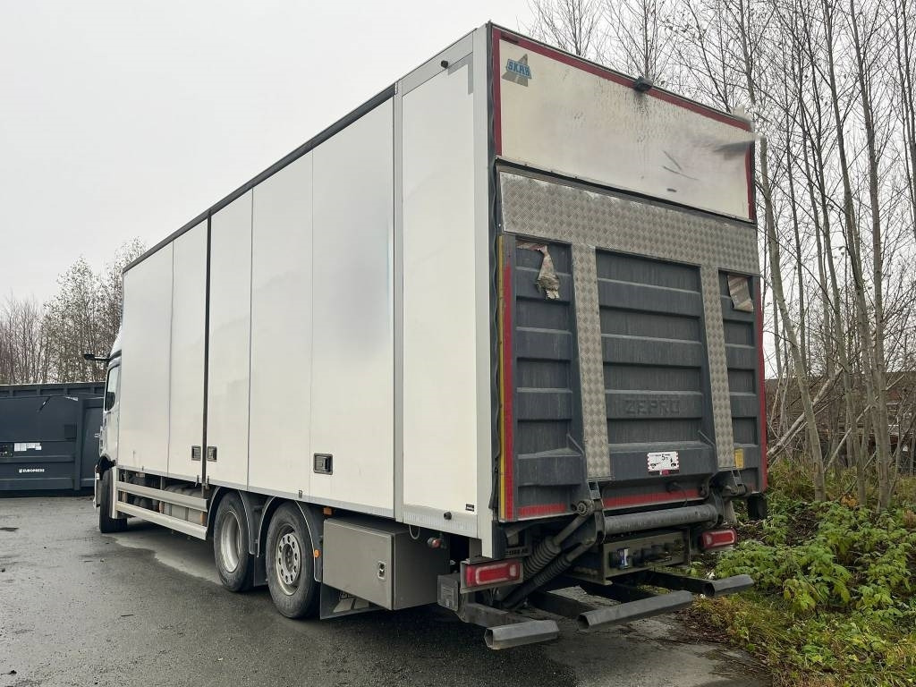 Mercedes-Benz Actros 2546 6x2 - Dobozos felépítményű teherautó: 5 kép. Mercedes-Benz Actros 2546 6x2 - Dobozos felépítményű teherautó: 5 kép.