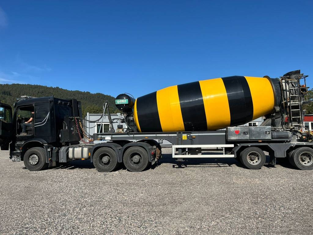 Mercedes-Benz Arocs 6X4 AMT BT 220 semi-trailer concrete mixer - Nyergesvontató, Betonkeverő félpótkocsi: 1 kép. Mercedes-Benz Arocs 6X4 AMT BT 220 semi-trailer concrete mixer - Nyergesvontató, Betonkeverő félpótkocsi: 1 kép.