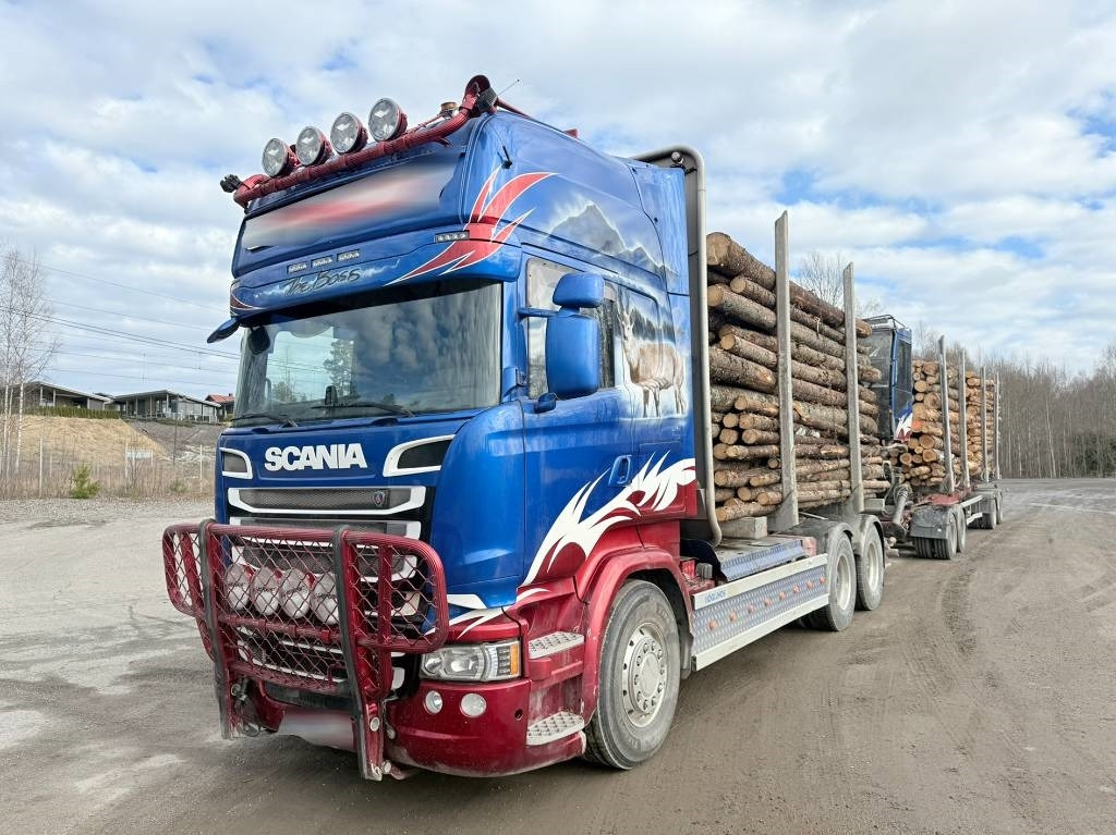 Scania R 730 6x4 Jonsered J1088S - Rönkszállító teherautó: 1 kép. Scania R 730 6x4 Jonsered J1088S - Rönkszállító teherautó: 1 kép.