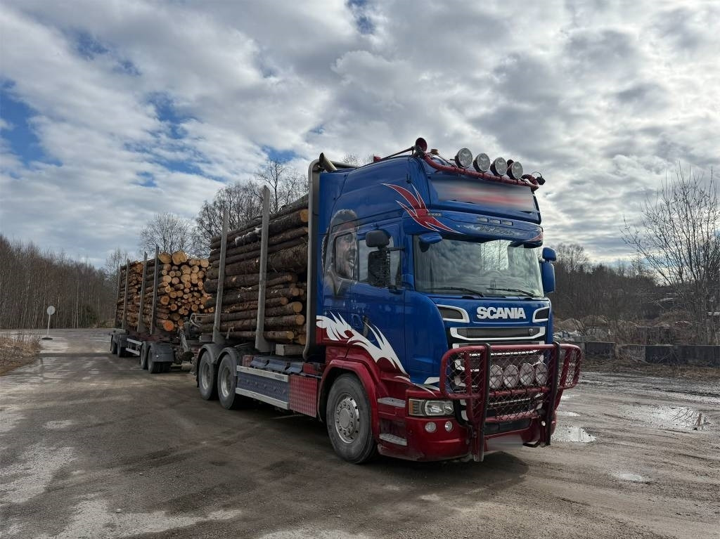 Scania R 730 6x4 Jonsered J1088S - Rönkszállító teherautó: 2 kép. Scania R 730 6x4 Jonsered J1088S - Rönkszállító teherautó: 2 kép.