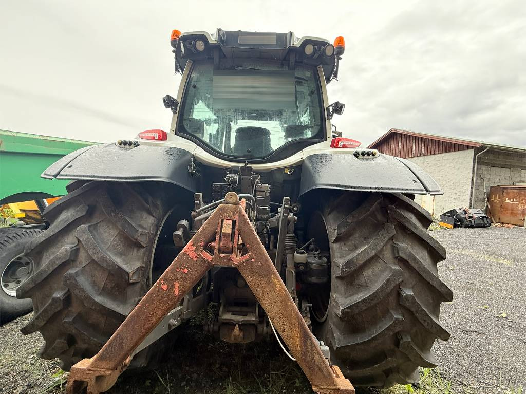 Valtra N 174 med frontlaster - Traktor: 4 kép. Valtra N 174 med frontlaster - Traktor: 4 kép.