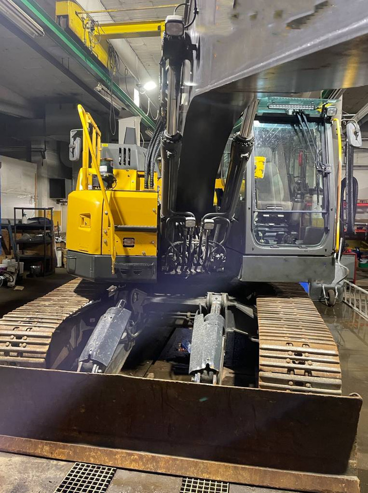 Volvo ECR 235 E - Lánctalpas kotró: 4 kép. Volvo ECR 235 E - Lánctalpas kotró: 4 kép.