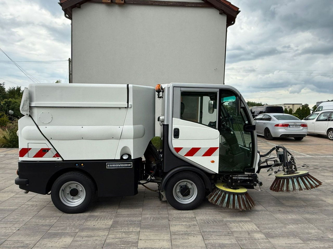 Bucher CityCat 2020 Zamiatarka 3 szczotki Klimatyzacja Ka mera cofania - Utcaseprő gép: 4 kép. Bucher CityCat 2020 Zamiatarka 3 szczotki Klimatyzacja Ka mera cofania - Utcaseprő gép: 4 kép.
