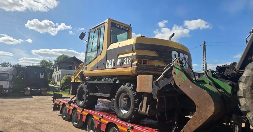 Caterpillar M312 - Gumikerekes kotró: 4 kép. Caterpillar M312 - Gumikerekes kotró: 4 kép.