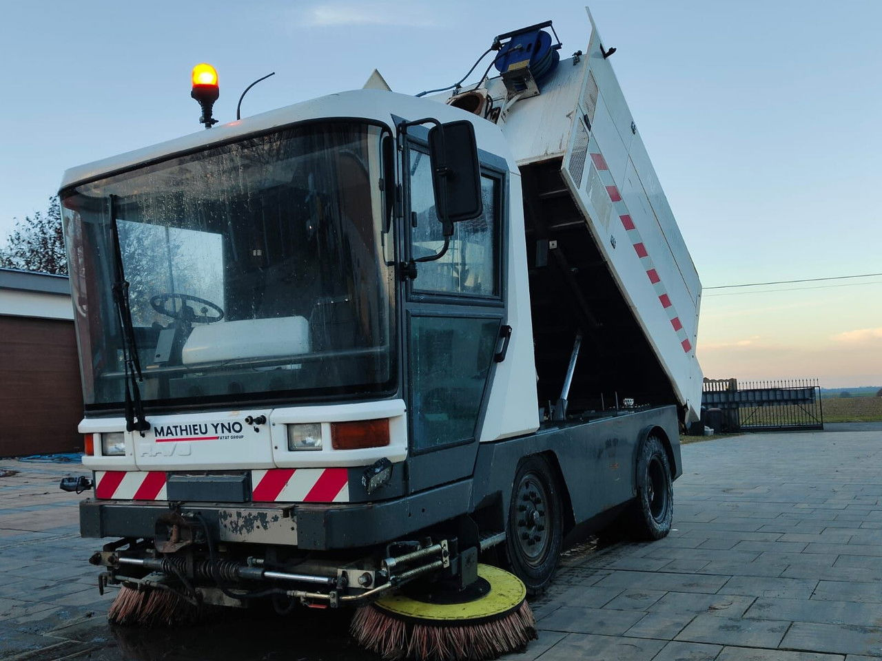 Diversen Yno Ravo 5002 530 C 540 NA CZĘŚCI Mathieu Yno Ravo 5002 530 C 540 NA CZ - Utcaseprő gép: 3 kép. Diversen Yno Ravo 5002 530 C 540 NA CZĘŚCI Mathieu Yno Ravo 5002 530 C 540 NA CZ - Utcaseprő gép: 3 kép.