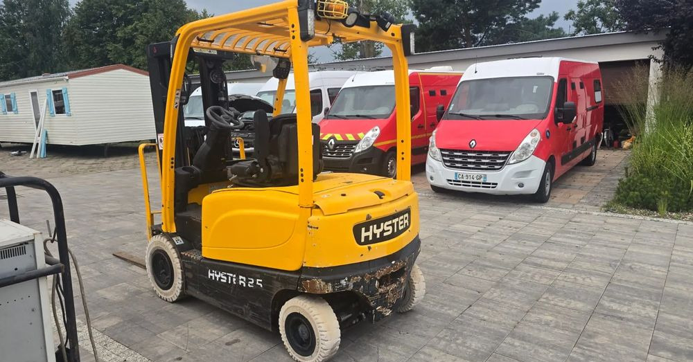Hyster J2.5XN - Elektromos targonca: 4 kép. Hyster J2.5XN - Elektromos targonca: 4 kép.