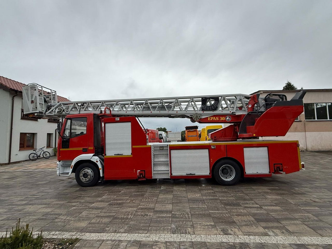 Iveco 130E23 - Tűzoltóautó: 5 kép. Iveco 130E23 - Tűzoltóautó: 5 kép.