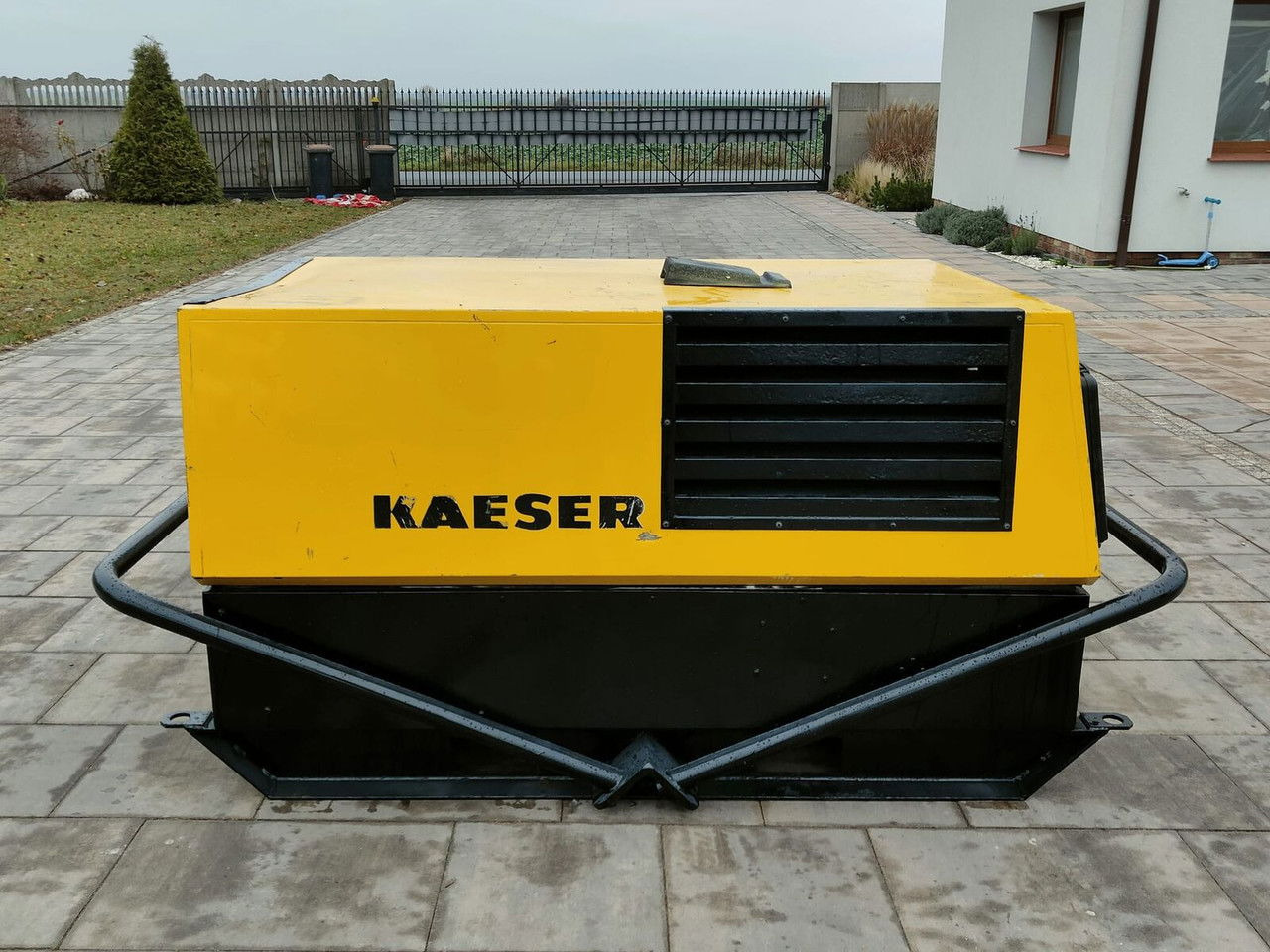 Kaeser M34E Sprężarka Elektryczna Kompresor 3.4 m3/min 22 KW - Légkompresszor: 2 kép. Kaeser M34E Sprężarka Elektryczna Kompresor 3.4 m3/min 22 KW - Légkompresszor: 2 kép.