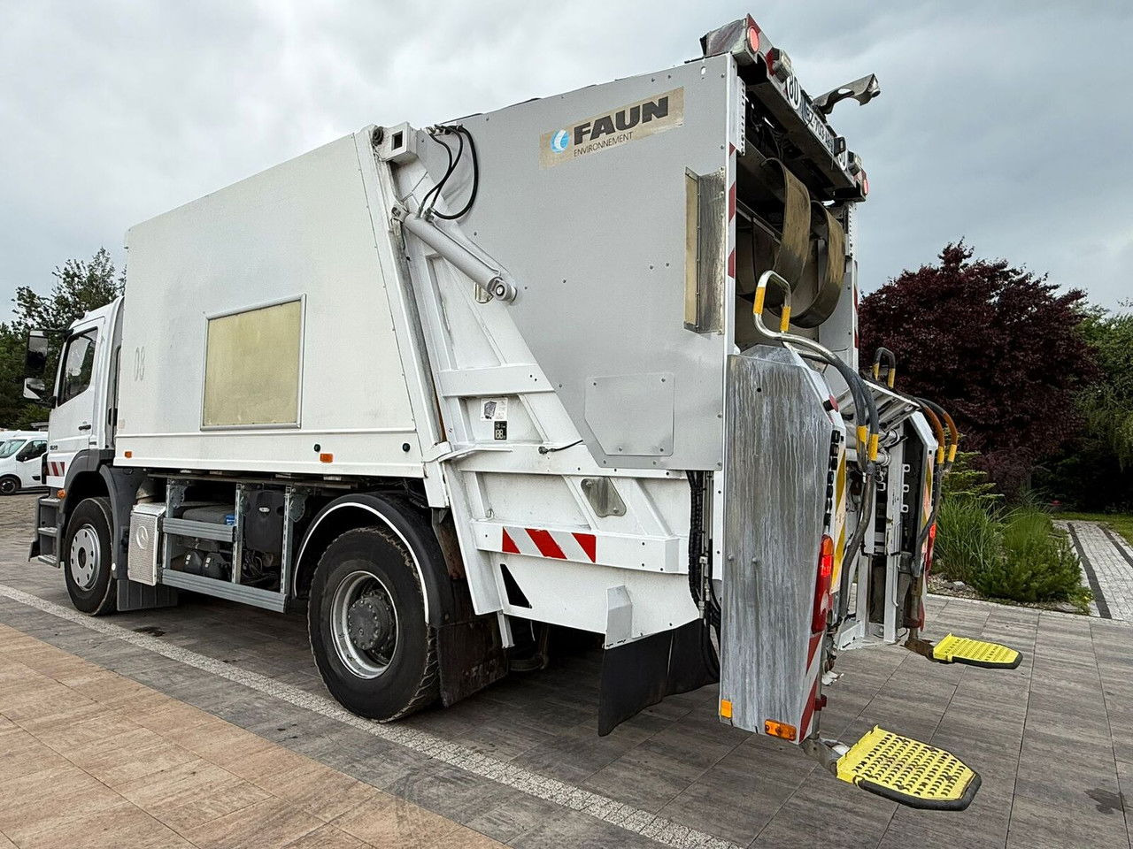 Mercedes-Benz Axor 1829 Faun VR3 TR2 - Szemetesautó: 5 kép. Mercedes-Benz Axor 1829 Faun VR3 TR2 - Szemetesautó: 5 kép.