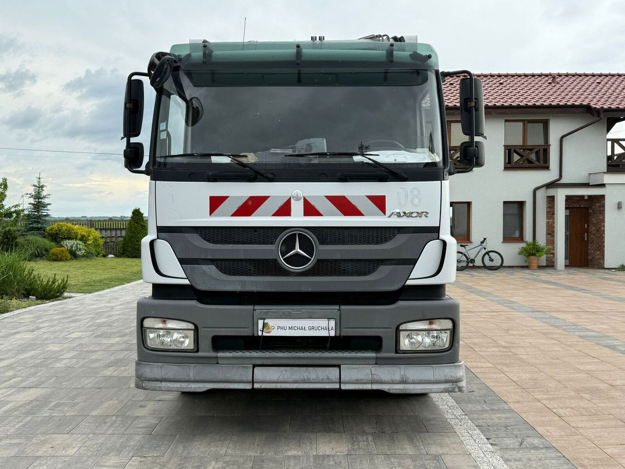 Mercedes-Benz Axor 1829 Faun VR3 TR2 - Szemetesautó: 2 kép. Mercedes-Benz Axor 1829 Faun VR3 TR2 - Szemetesautó: 2 kép.