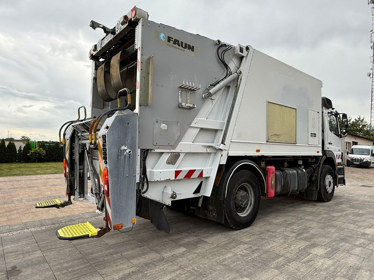 Mercedes-Benz Axor 1829 Faun VR3 TR2 - Szemetesautó: 4 kép. Mercedes-Benz Axor 1829 Faun VR3 TR2 - Szemetesautó: 4 kép.