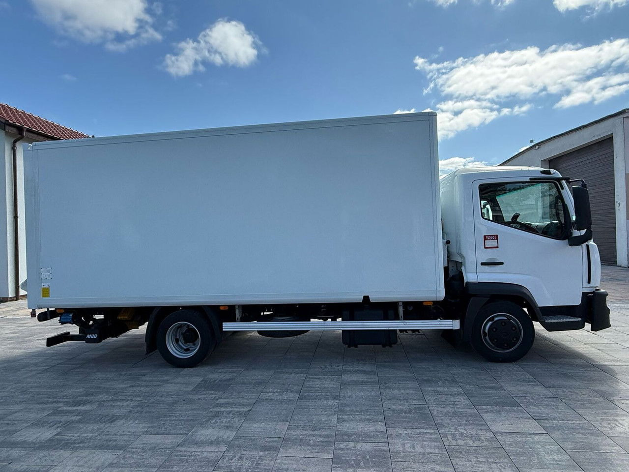Renault D 7.5 Kontener winda kamera Tylko 82 TYŚ Przebiegu Euro 6 - Hűtős teherautó: 4 kép. Renault D 7.5 Kontener winda kamera Tylko 82 TYŚ Przebiegu Euro 6 - Hűtős teherautó: 4 kép.