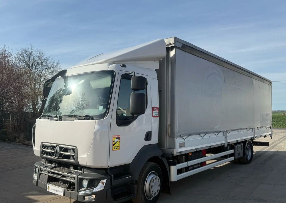 Renault D12 - Ponyvás teherautó: 3 kép. Renault D12 - Ponyvás teherautó: 3 kép.