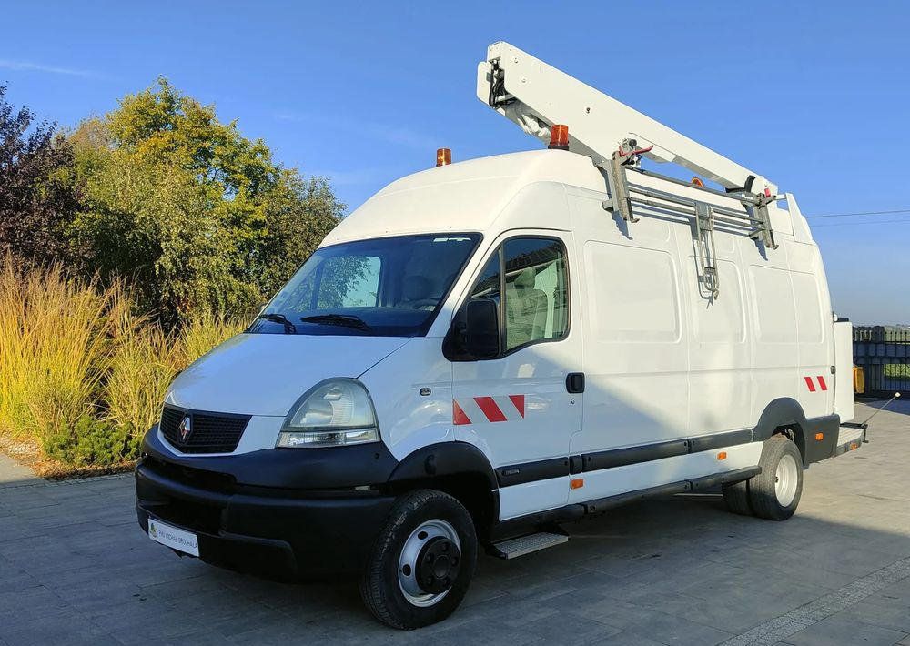 Renault Mascott - Emelőkosaras teherautó: 3 kép. Renault Mascott - Emelőkosaras teherautó: 3 kép.