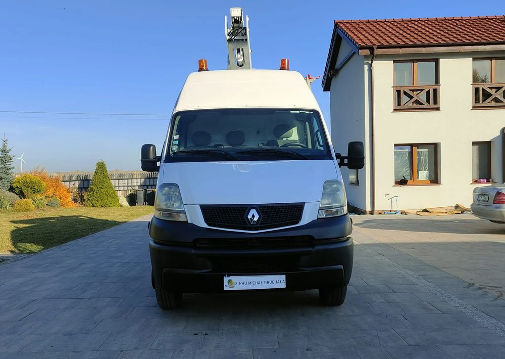 Renault Mascott - Emelőkosaras teherautó: 2 kép. Renault Mascott - Emelőkosaras teherautó: 2 kép.