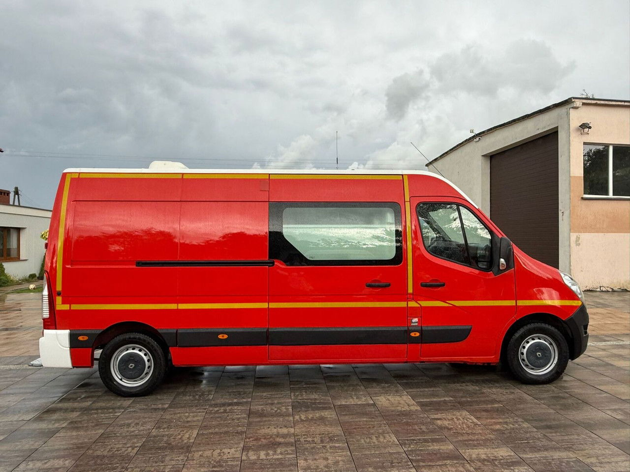 Renault Master 2016 Rok Ambulans Karetka Pogotowie - Mentőautó: 4 kép. Renault Master 2016 Rok Ambulans Karetka Pogotowie - Mentőautó: 4 kép.