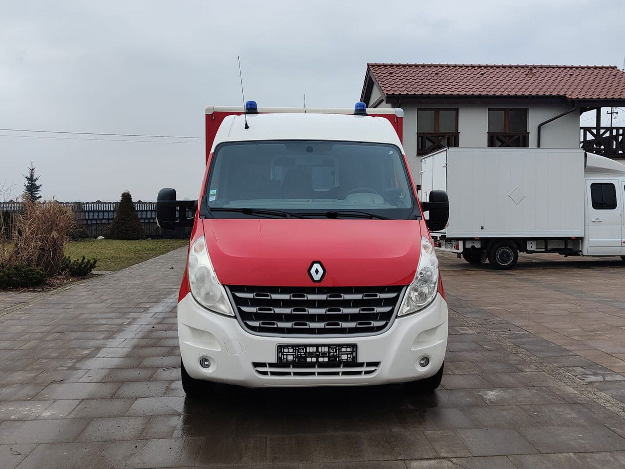 Renault Master Karetka Ambulans pogotowie kontenerowe Kamper - Mentőautó: 2 kép. Renault Master Karetka Ambulans pogotowie kontenerowe Kamper - Mentőautó: 2 kép.
