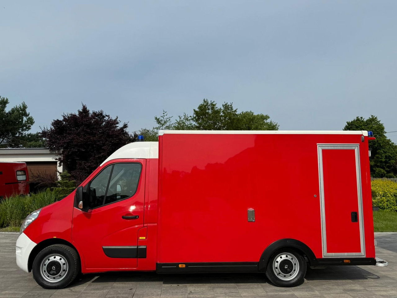 Renault Master Karetka Ambulans pogotowie kontenerowe - Mentőautó: 5 kép. Renault Master Karetka Ambulans pogotowie kontenerowe - Mentőautó: 5 kép.