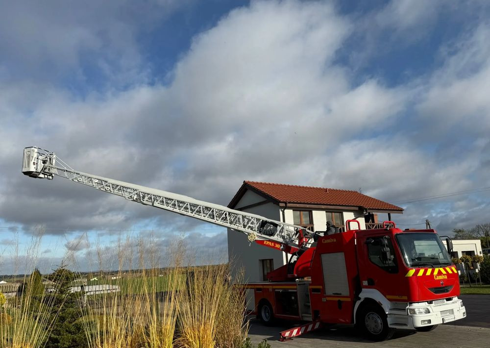 Renault Midlum 210 - Tűzoltóautó: 4 kép. Renault Midlum 210 - Tűzoltóautó: 4 kép.