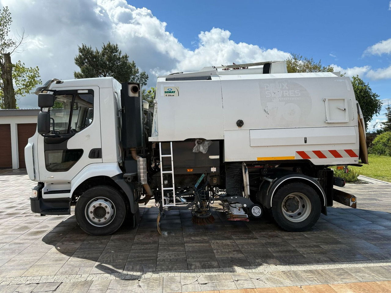 Renault Midlum 270 DXi - Utcaseprő gép: 5 kép. Renault Midlum 270 DXi - Utcaseprő gép: 5 kép.