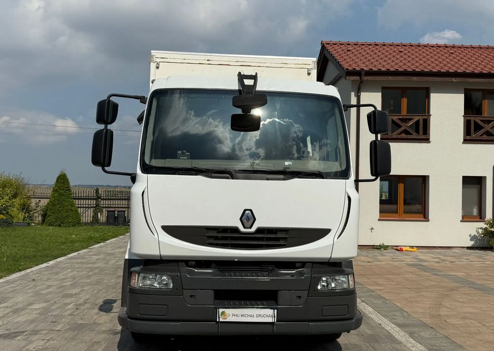 Renault Midlum - Ponyvás teherautó: 2 kép. Renault Midlum - Ponyvás teherautó: 2 kép.
