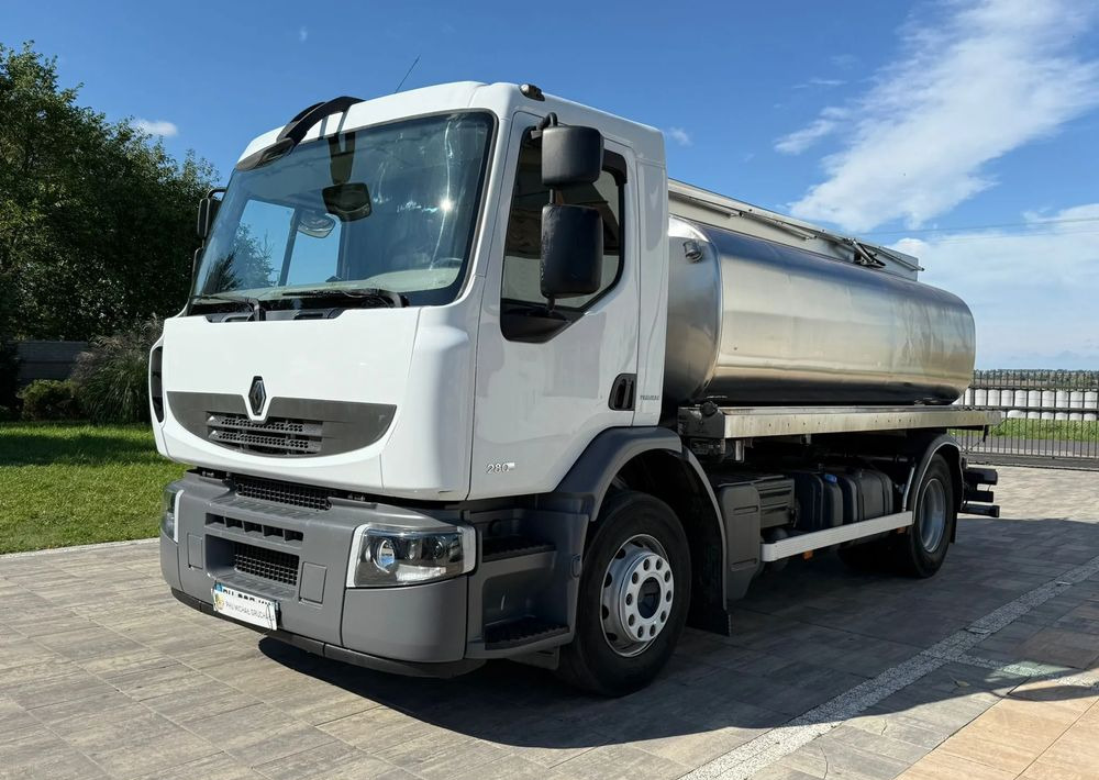 Renault Premium 280 DXI - Tartályos teherautó: 3 kép. Renault Premium 280 DXI - Tartályos teherautó: 3 kép.