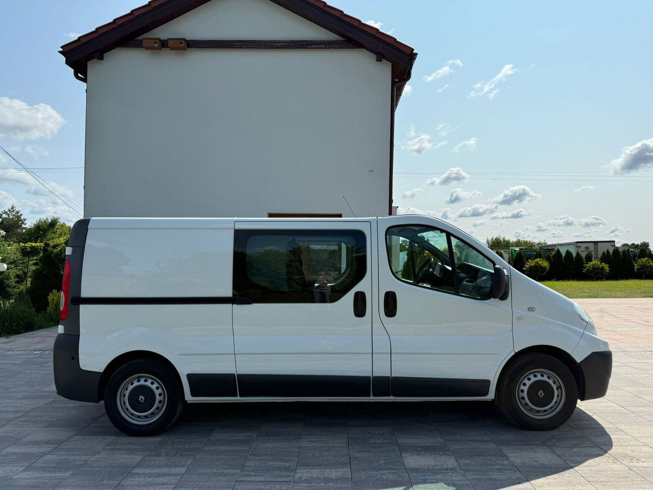 Renault Trafic 2.0 Doka 6 osobowy Klimatyzacja Hak - Kis furgon: 4 kép. Renault Trafic 2.0 Doka 6 osobowy Klimatyzacja Hak - Kis furgon: 4 kép.