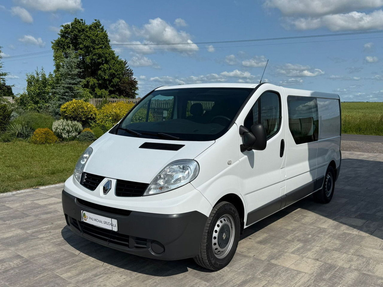 Renault Trafic 2.0 - Kis furgon, Duplakabinos kisteherautó: 3 kép. Renault Trafic 2.0 - Kis furgon, Duplakabinos kisteherautó: 3 kép.