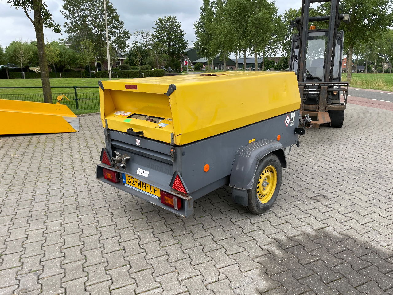 Atlas Copco Xas77 - Légkompresszor: 3 kép. Atlas Copco Xas77 - Légkompresszor: 3 kép.