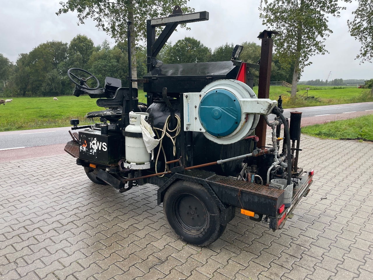 Burtec TSH 500 bitumen sprayer - Aszfaltozó gép: 2 kép. Burtec TSH 500 bitumen sprayer - Aszfaltozó gép: 2 kép.