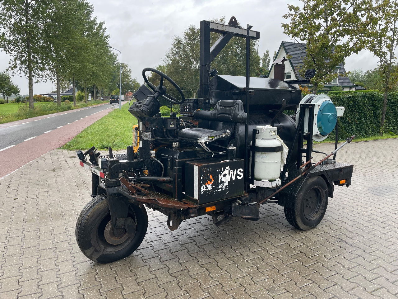 Burtec TSH 500 bitumen sprayer - Aszfaltozó gép: 1 kép. Burtec TSH 500 bitumen sprayer - Aszfaltozó gép: 1 kép.