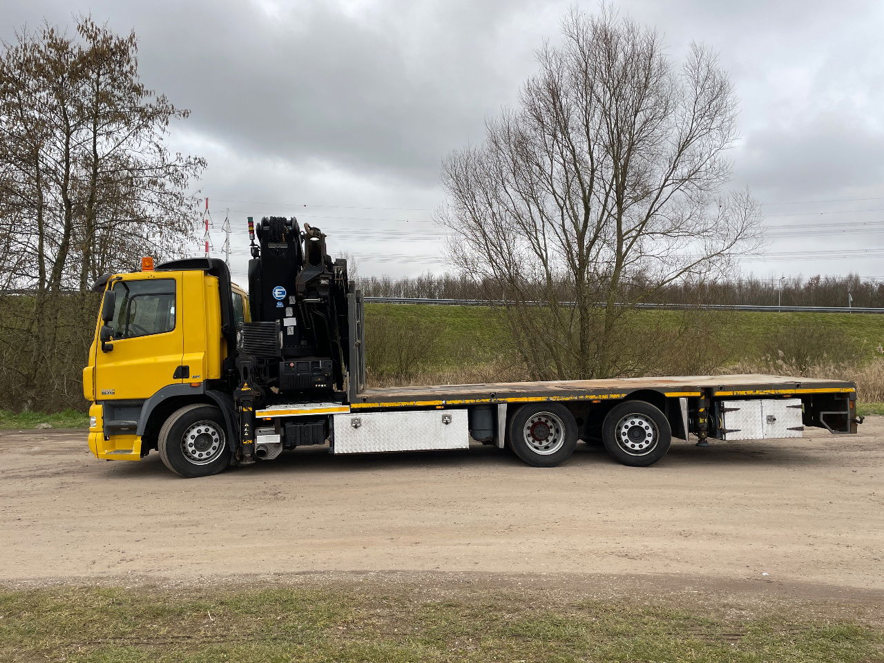 DAF 85.410 Met Effer 470 6s laadkraan ladekran loadercrane crane palfinger hiab - Darus autó: 2 kép. DAF 85.410 Met Effer 470 6s laadkraan ladekran loadercrane crane palfinger hiab - Darus autó: 2 kép.
