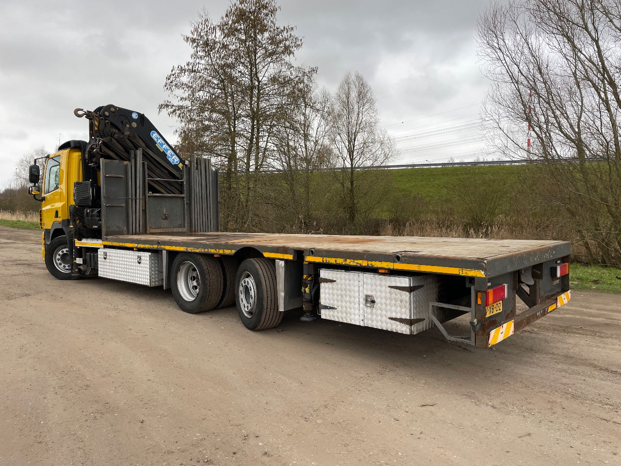 DAF 85.410 Met Effer 470 6s laadkraan ladekran loadercrane crane palfinger hiab - Darus autó: 3 kép. DAF 85.410 Met Effer 470 6s laadkraan ladekran loadercrane crane palfinger hiab - Darus autó: 3 kép.