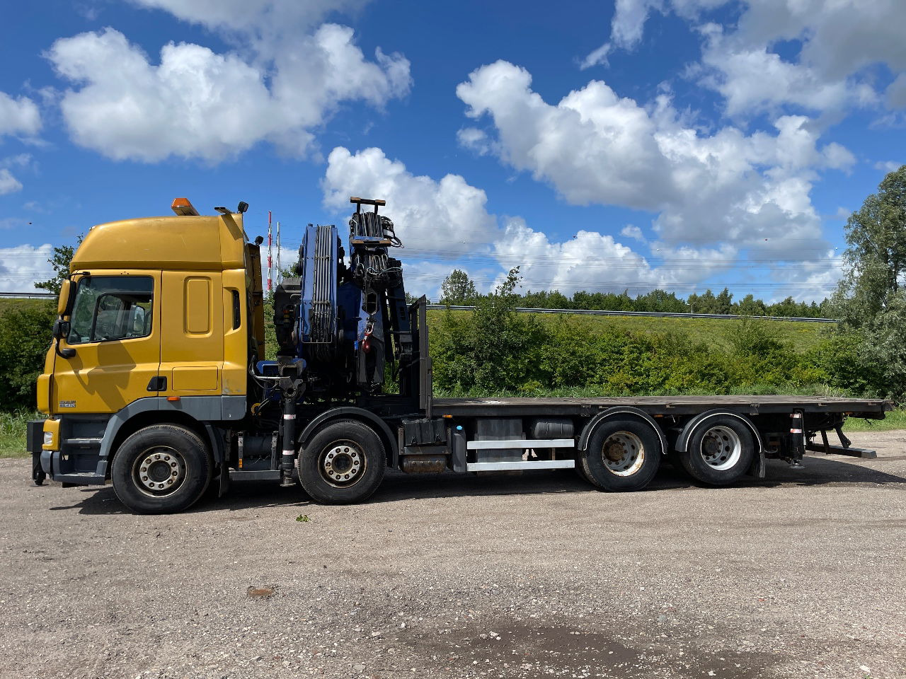 DAF CF 85.410 PM 80 crane laadkraan met jib en frontstempels - Darus autó: 4 kép. DAF CF 85.410 PM 80 crane laadkraan met jib en frontstempels - Darus autó: 4 kép.