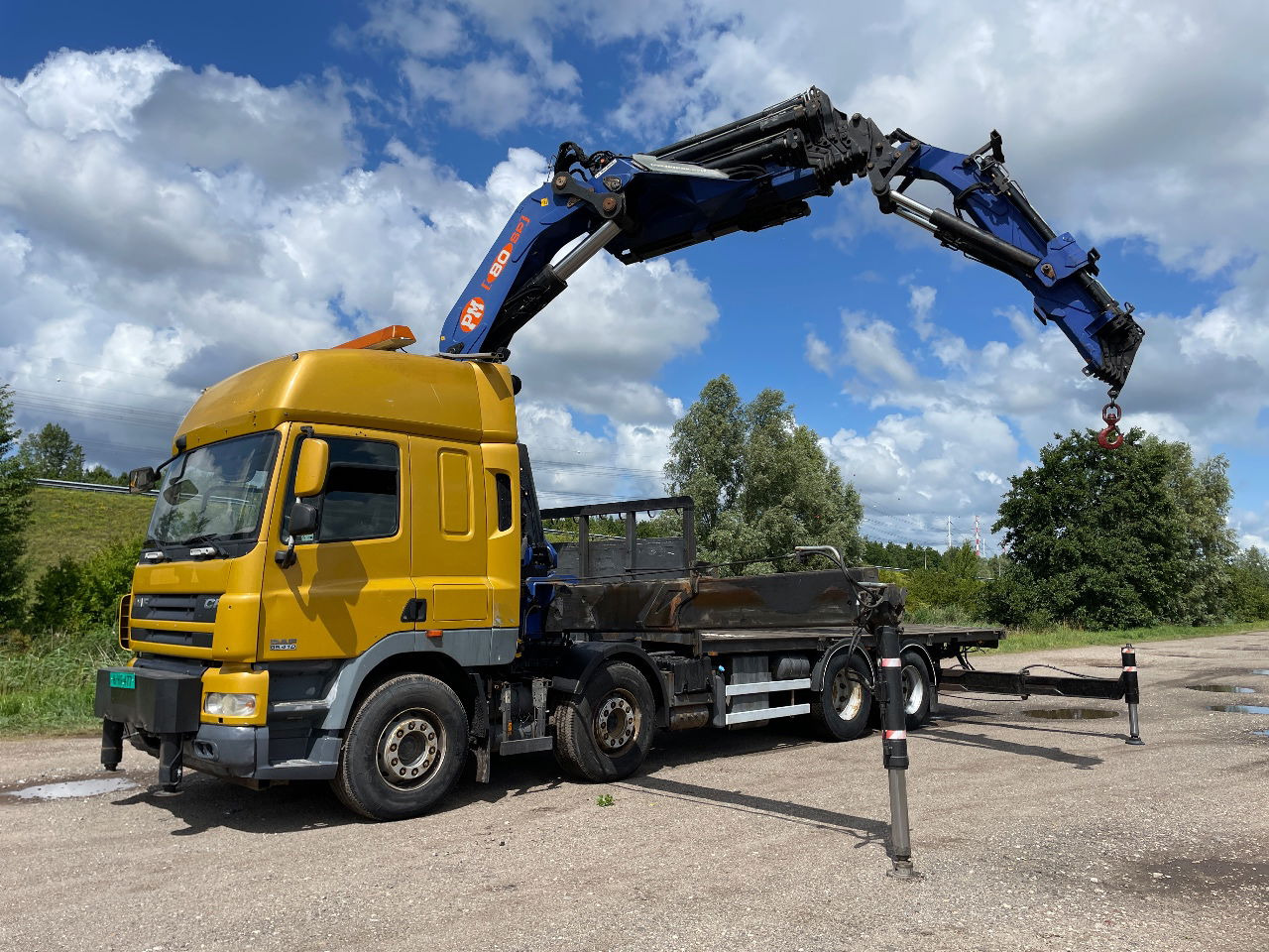 DAF CF 85.410 PM 80 crane laadkraan met jib en frontstempels - Darus autó: 1 kép. DAF CF 85.410 PM 80 crane laadkraan met jib en frontstempels - Darus autó: 1 kép.