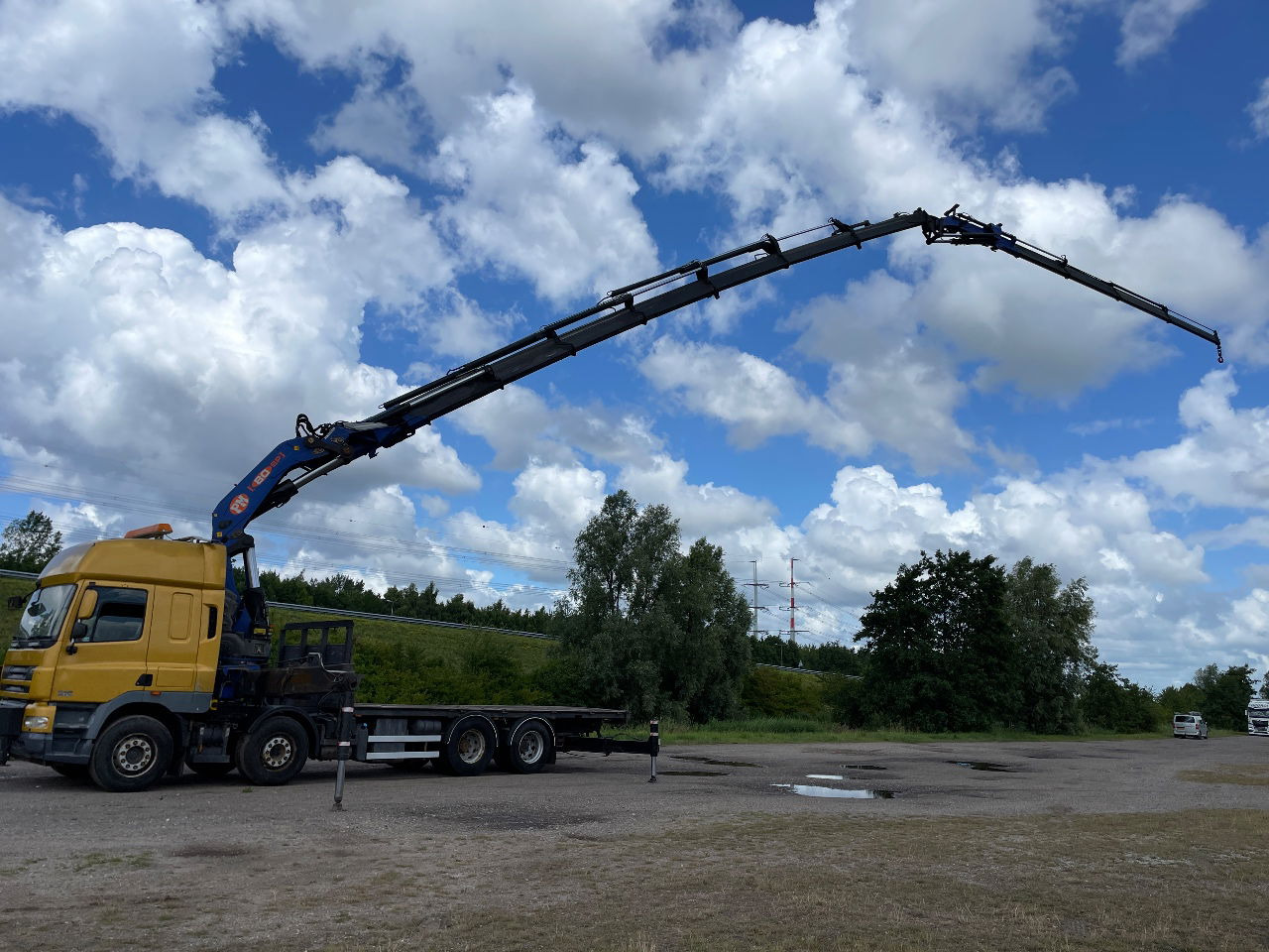 DAF CF 85.410 PM 80 crane laadkraan met jib en frontstempels - Darus autó: 2 kép. DAF CF 85.410 PM 80 crane laadkraan met jib en frontstempels - Darus autó: 2 kép.
