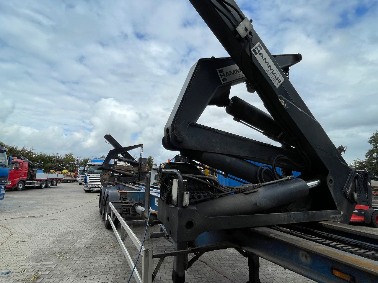 Hammar 151 HS side loader - Félpótkocsi cserefelépítményes: 5 kép. Hammar 151 HS side loader - Félpótkocsi cserefelépítményes: 5 kép.