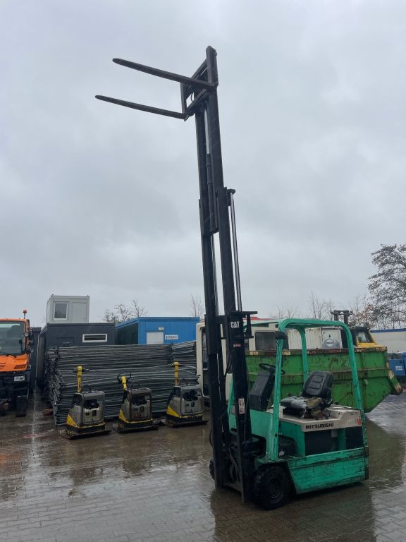 Mitsubishi FBS18-48s Elektrische heftruck triplo freelift 480cm - Villás targonca: 5 kép. Mitsubishi FBS18-48s Elektrische heftruck triplo freelift 480cm - Villás targonca: 5 kép.