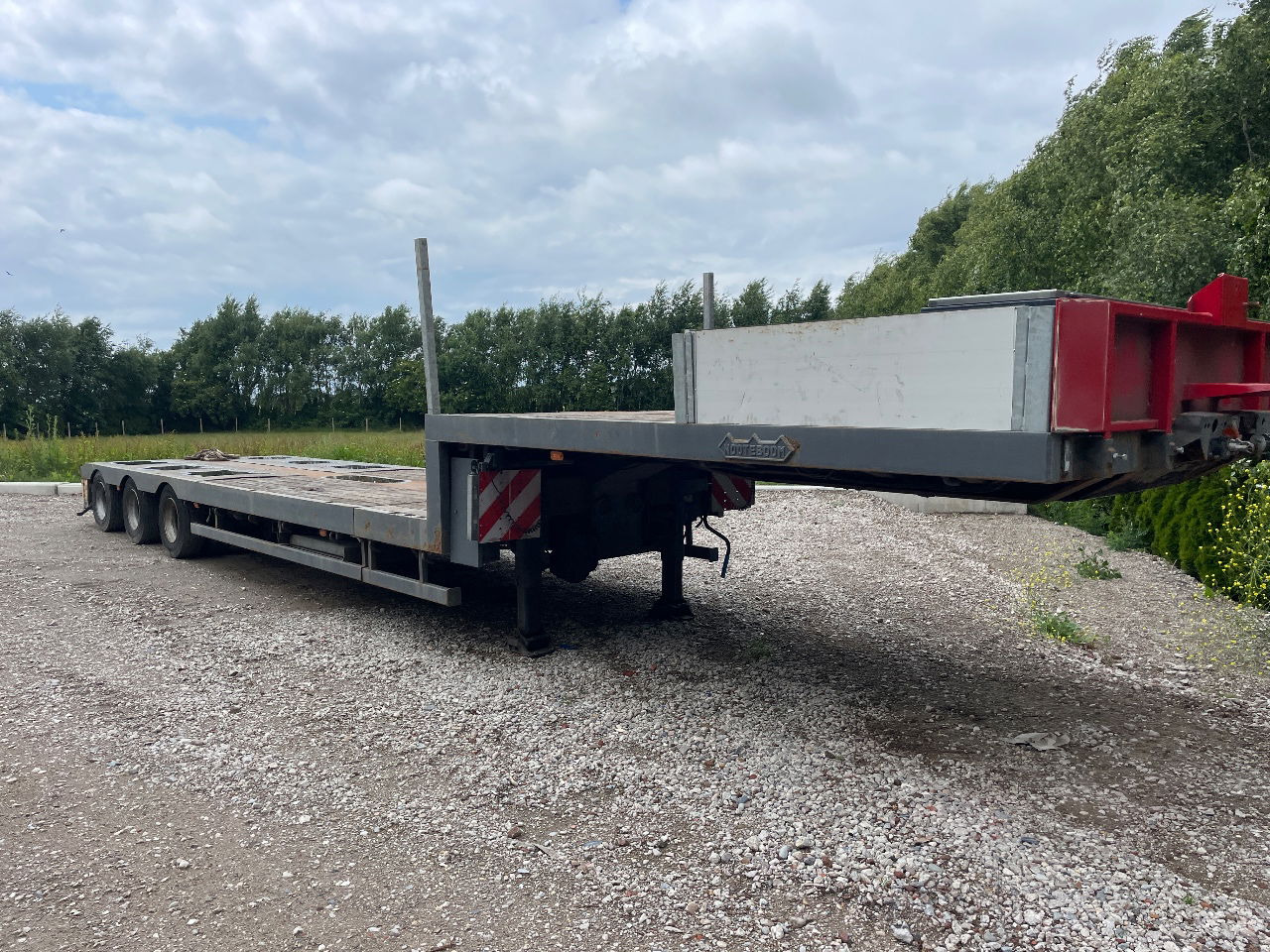 Nooteboom Mco-48-03 V uitschuifbaar hydrolisch gestuurd semi dieplader - Félpótkocsi mélybölcsős: 1 kép. Nooteboom Mco-48-03 V uitschuifbaar hydrolisch gestuurd semi dieplader - Félpótkocsi mélybölcsős: 1 kép.